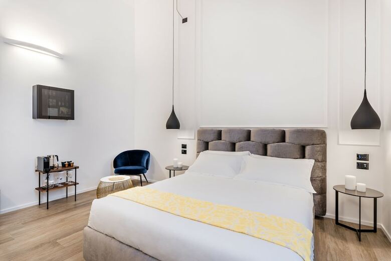 Hostal The First - La Spezia 5 Terre