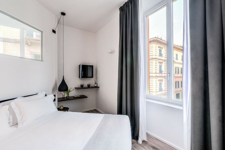 Hostal The First - La Spezia 5 Terre