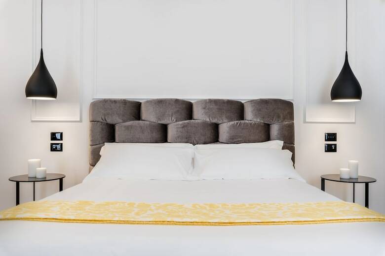 Hostal The First - La Spezia 5 Terre