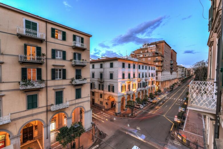 Hostal The First - La Spezia 5 Terre