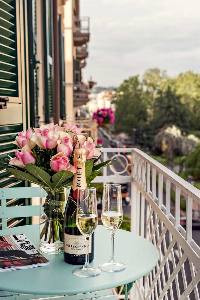 Hostal The First - La Spezia 5 Terre