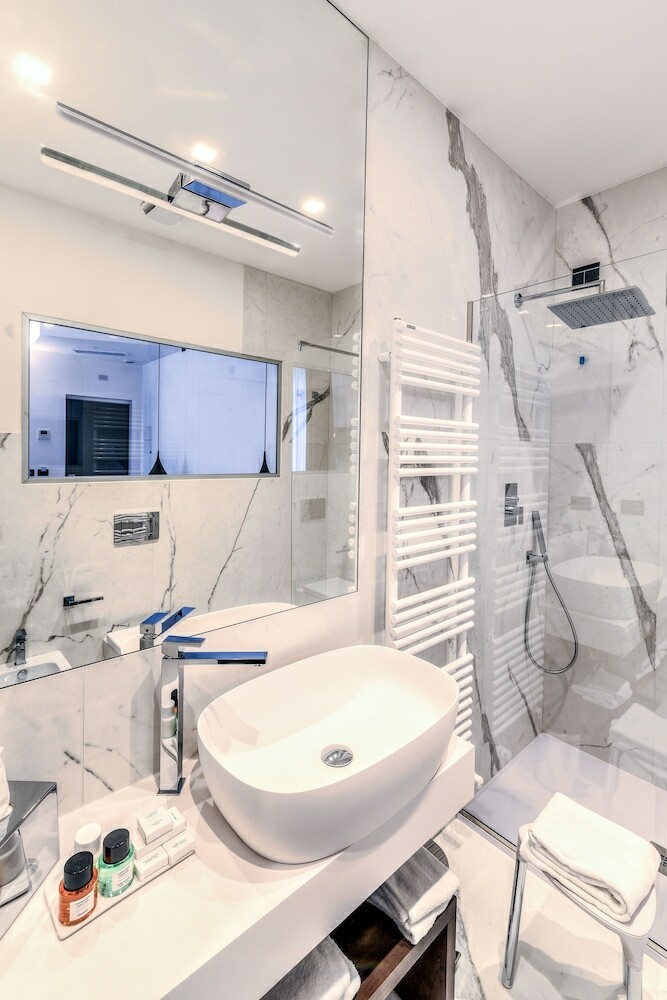 Hostal The First - La Spezia 5 Terre