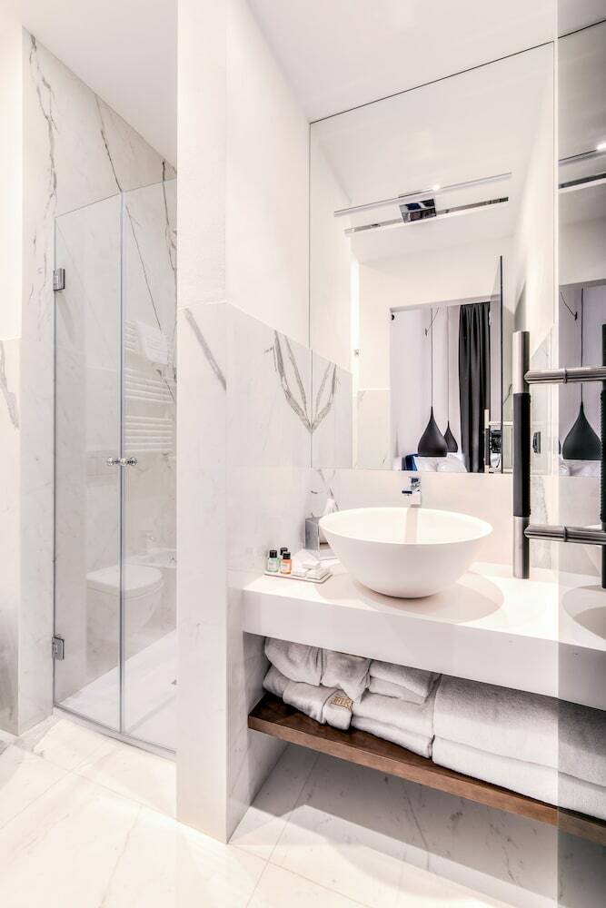 Hostal The First - La Spezia 5 Terre