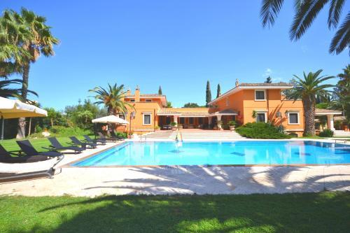 Lecce Villa Sleeps 16 Pool Air Con Wifi