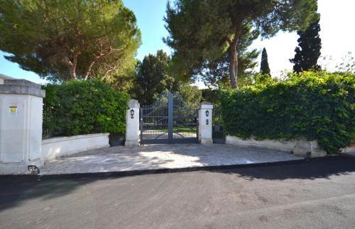Lecce Villa Sleeps 16 Pool Air Con Wifi