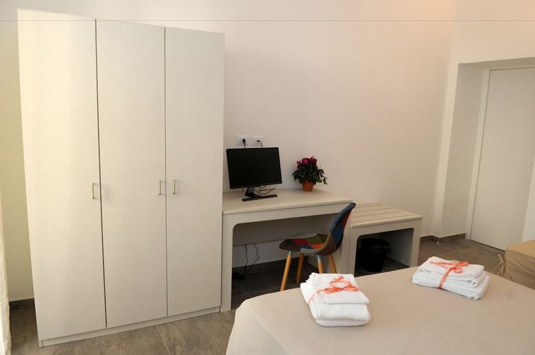 Hostal Della Torre Rooms