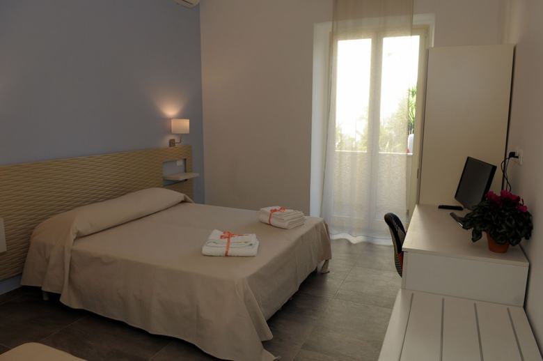 Hostal Della Torre Rooms