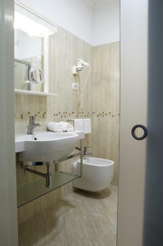 Ruhl Beach Hotel & Suites