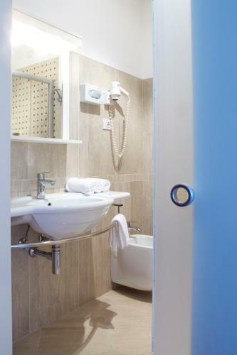Ruhl Beach Hotel & Suites