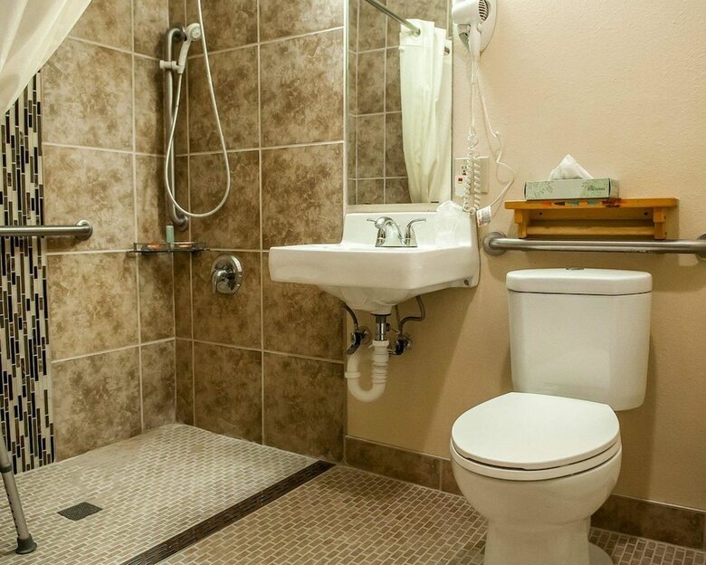 Hotel Rodeway Inn & Suites