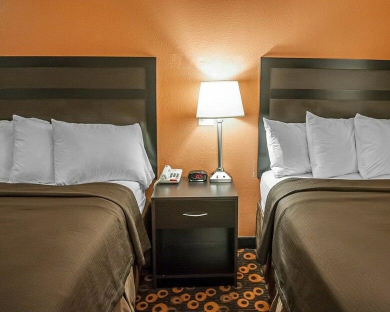 Hotel Rodeway Inn & Suites