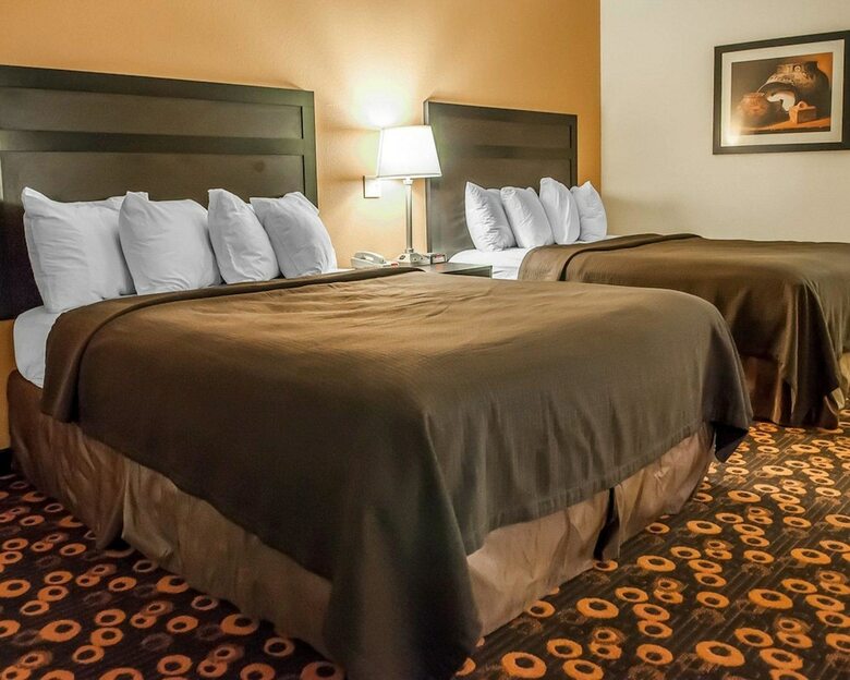Hotel Rodeway Inn & Suites