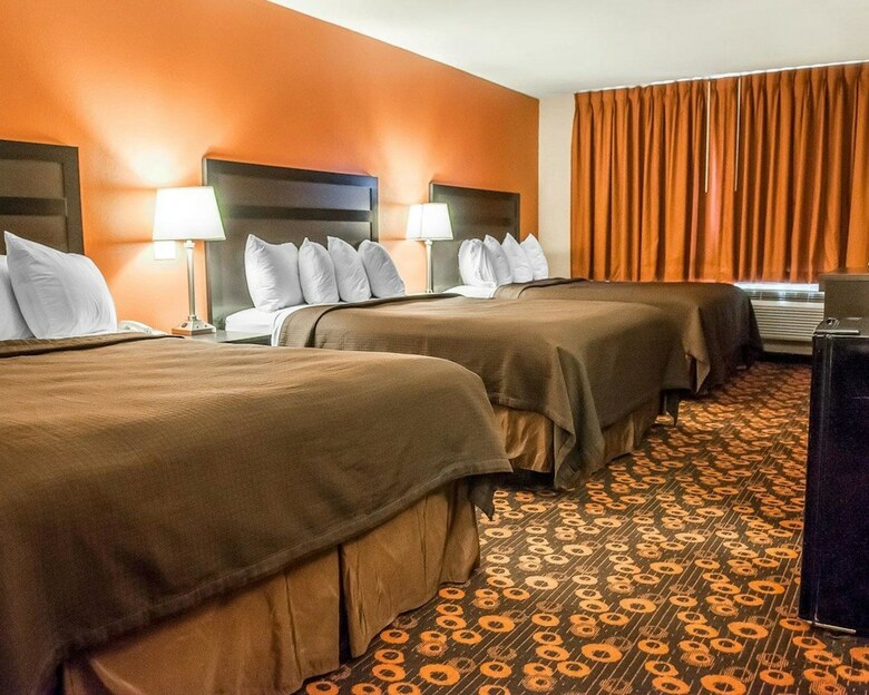 Hotel Rodeway Inn & Suites