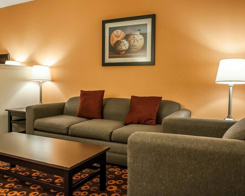 Hotel Rodeway Inn & Suites
