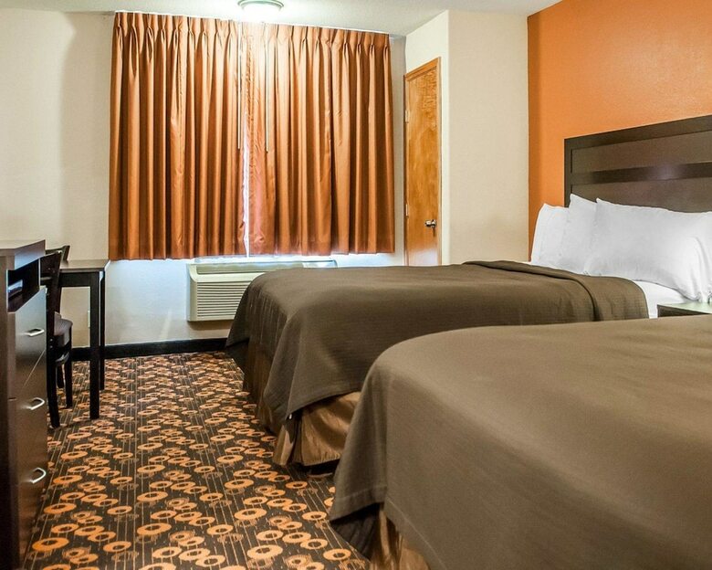 Hotel Rodeway Inn & Suites