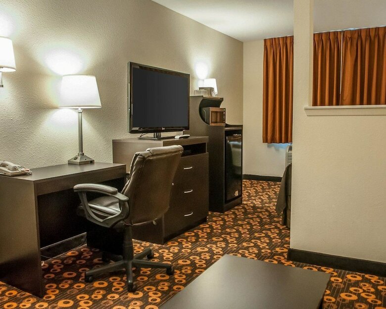 Hotel Rodeway Inn & Suites