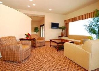 Hotel Comfort Suites North Ih 35