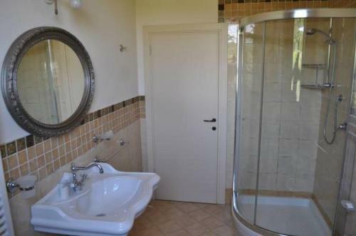 Iano Villa Sleeps 24 Pool Air Con Wifi