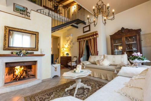 Iano Villa Sleeps 8 Pool Wifi