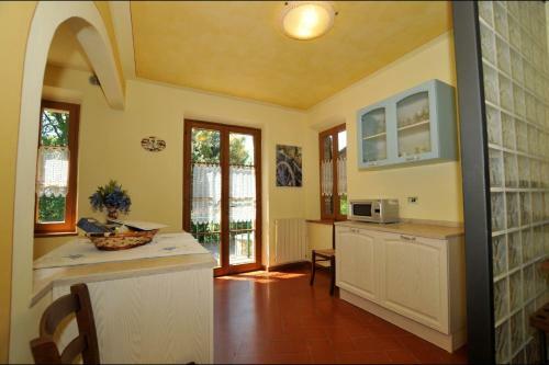 Campoleone Villa Sleeps 9 Pool Wifi