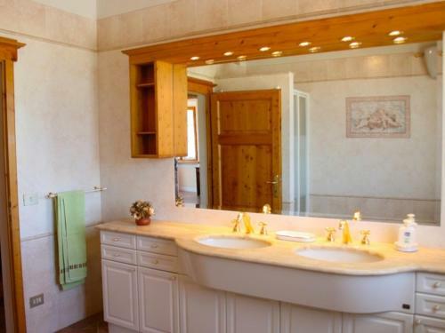 Campoleone Villa Sleeps 6 Pool Wifi
