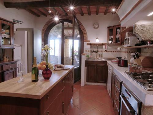 Rustic Villa In Lucignano With Swimming Pool