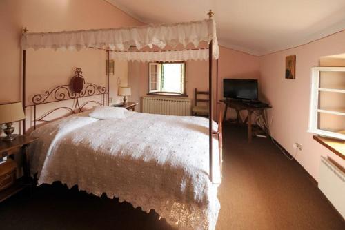 Lucca Villa Sleeps 6 Pool Air Con Wifi