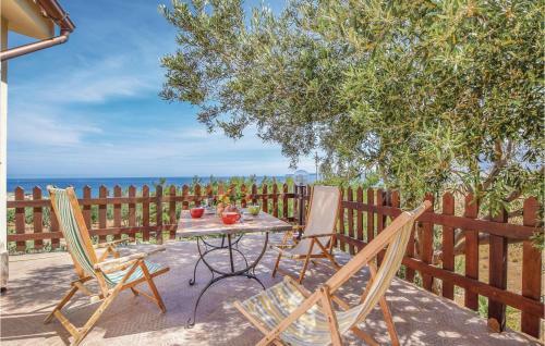 Three-bedroom Holiday Home In Custonaci -tp-