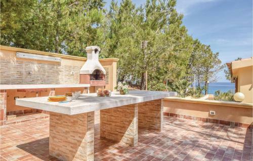 Three-bedroom Holiday Home In Custonaci -tp-