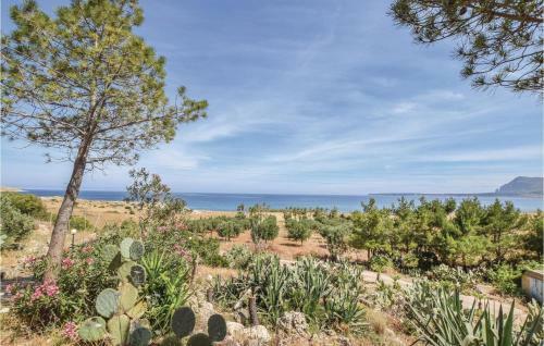Three-bedroom Holiday Home In Custonaci -tp-