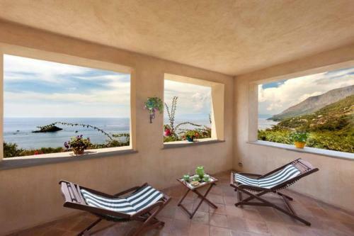 Maratea Villa Sleeps 12 Pool Wifi