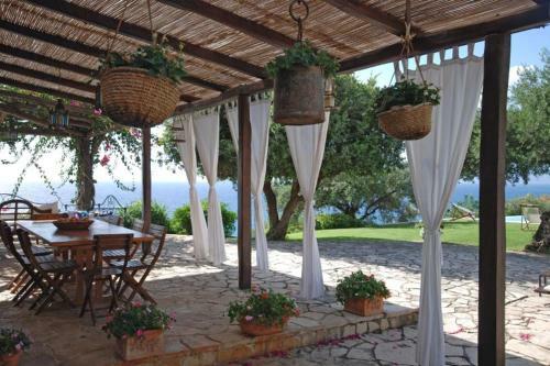 Maratea Villa Sleeps 12 Pool Wifi