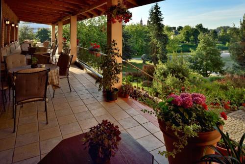 Romantic Hotel