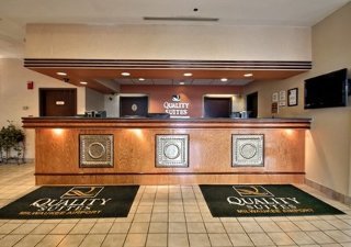 Hotel Quality Suites Milwaukee Airport