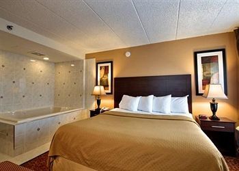 Hotel Quality Suites Milwaukee Airport