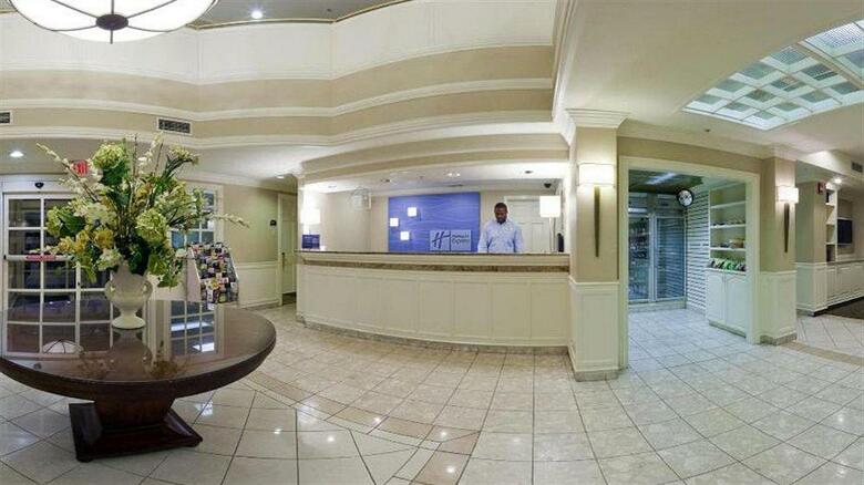 Hotel Quality Suites Buckhead Village