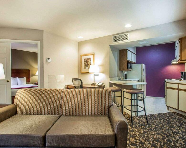 Hotel Quality Suites Buckhead Village