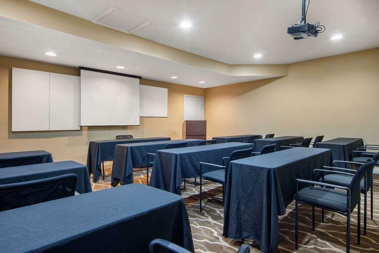 Hotel Quality Suites Buckhead Village