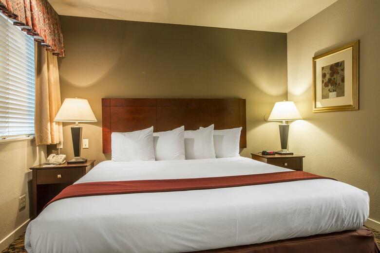 Hotel Quality Suites Buckhead Village