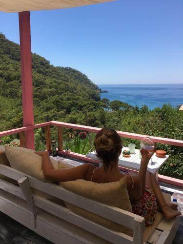 Turan Hill Lounge