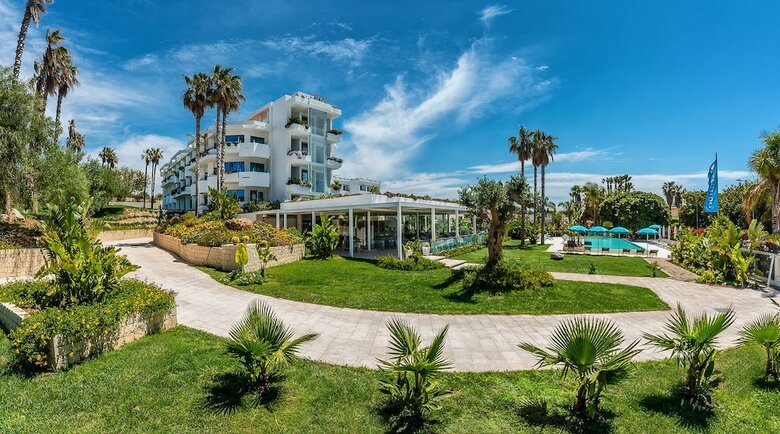 Hotel Acacia Palace