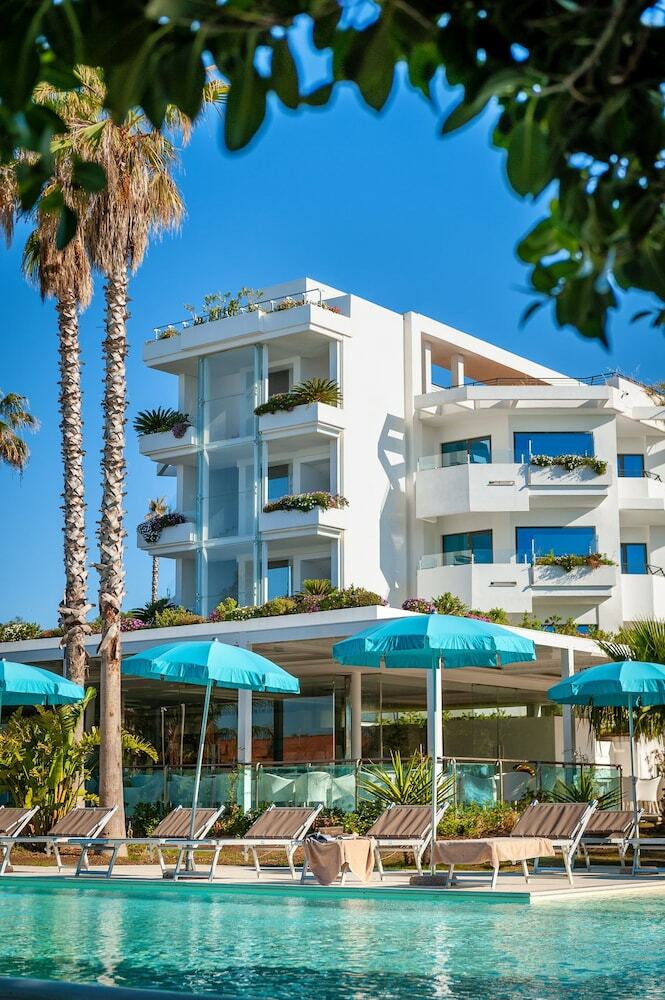 Hotel Acacia Palace