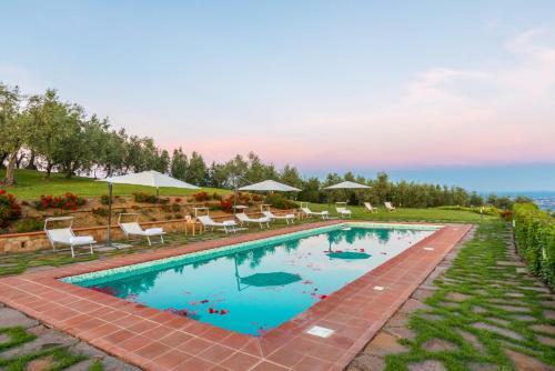 Massa Villa Sleeps 10 Pool Air Con Wifi