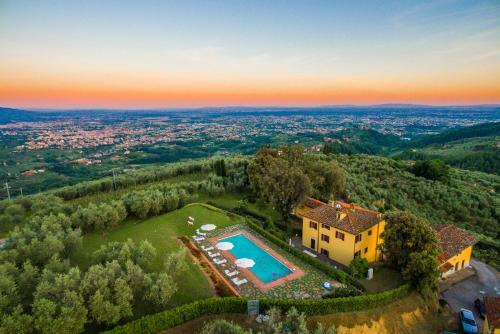Massa Villa Sleeps 10 Pool Air Con Wifi