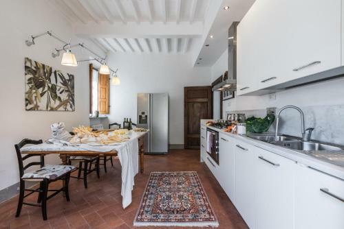 Massa Villa Sleeps 10 Pool Air Con Wifi
