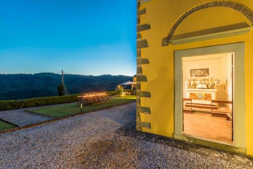 Massa Villa Sleeps 10 Pool Air Con Wifi