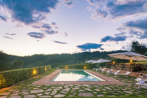 Massa Villa Sleeps 10 Pool Air Con Wifi