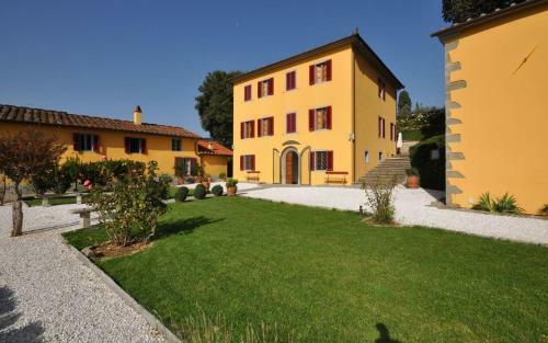 Massa Villa Sleeps 10 Pool Air Con Wifi