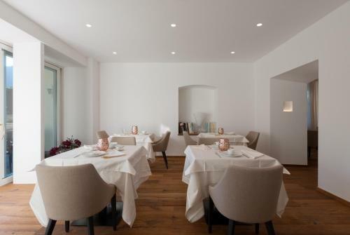 Hostal Villa Tell Rooms And Suites
