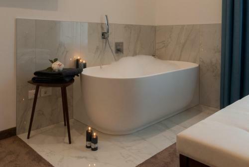 Hostal Villa Tell Rooms And Suites